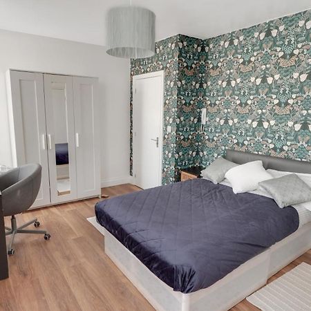 Place To Stay In Longbridge Barking  Kültér fotó
